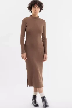 Mock Neck Kleid Aus Rippenstrick Braun