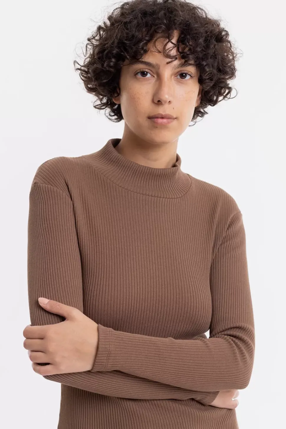 Mock Neck Kleid Aus Rippenstrick Braun